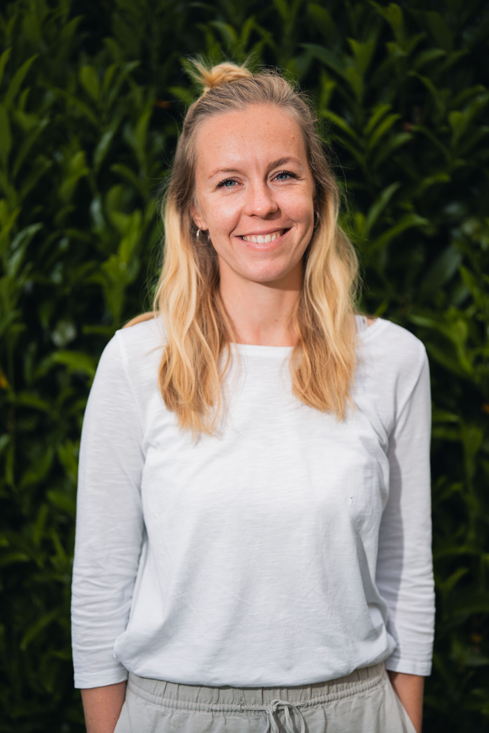 Helen lacht in die Kamera Portrait von Helen